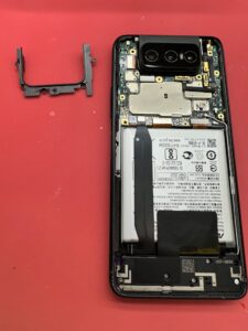 
ASUS-ZenFone7-Motherboard-auxiliary-bracket-rotated
