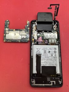 
ASUS-ZenFone7-Take-out-the-motherboard-rotated