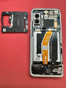 ASUS-ZenFone8-removes-the-motherboard-antenna-cover-3-rotated