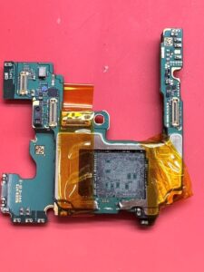 Samsung-S22U-motherboard-after-glue-removal-12
