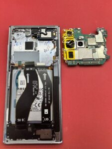 Samsung-S22U-removes-the-motherboard-6