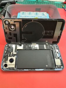 蘋果iPhone-14-Plus-takes-off-the-cover