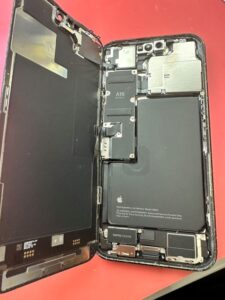 Heating-to-disassemble-damaged-screen