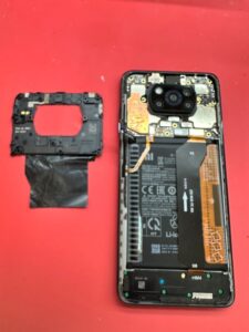 POCO-X3-PRO-takes-off-the-motherboard-back-cover
