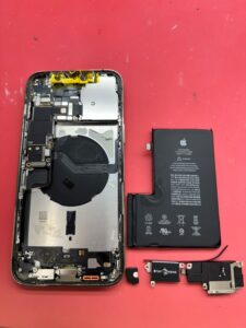 APPLE-iphone-12-PRO-MAX Remove-the-battery-vibrator-and-speaker